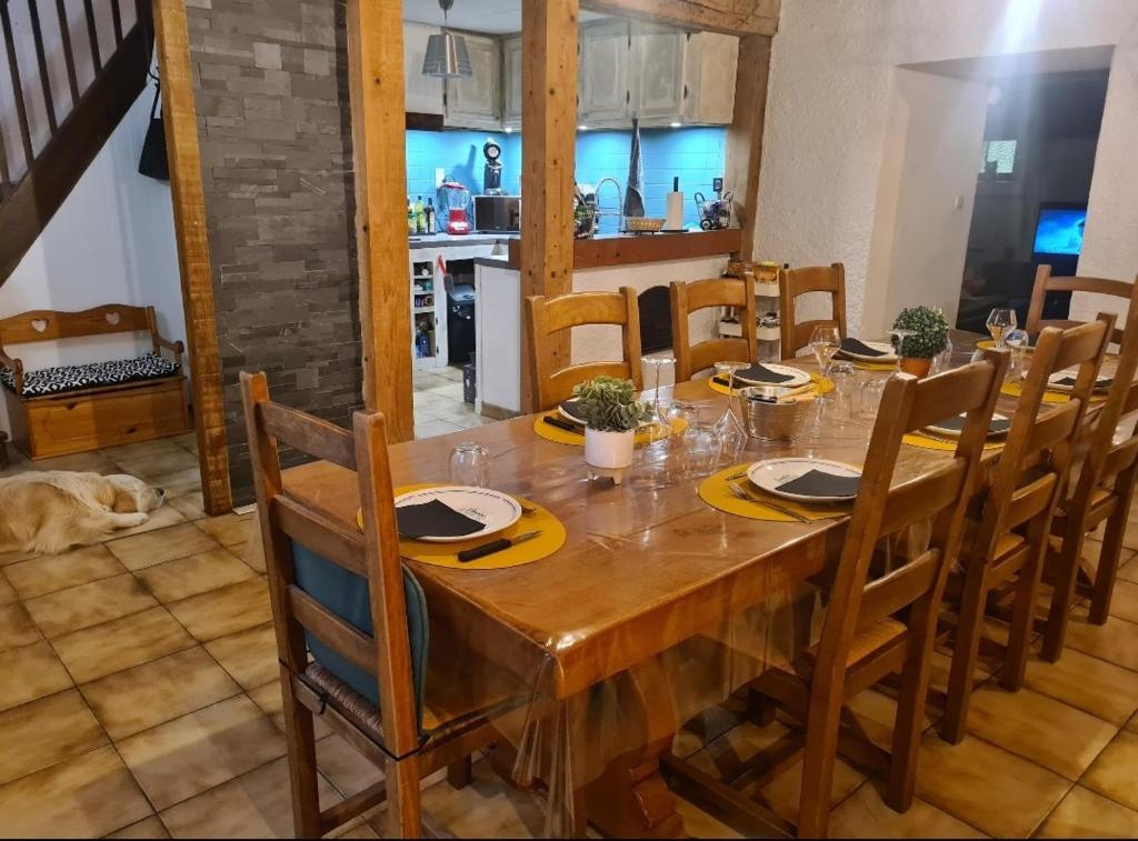 Maison de vacances Maison familiale chaleureuse avec cheminée 11 Rue Principale 09250 Garanou