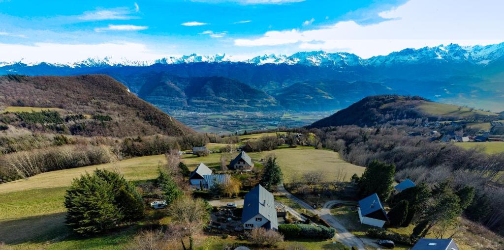 Maison de vacances Maison familiale en montagne avec vue merveilleuse sur le massif de Belledonne 51 Chemin Combe Barbouse 38660 Saint-Bernard