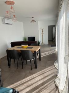 Maison Fleurs de Lys, climatisée, WiFi et Parking Privée Gratuit, Lave-Linge, Vernon Giverny