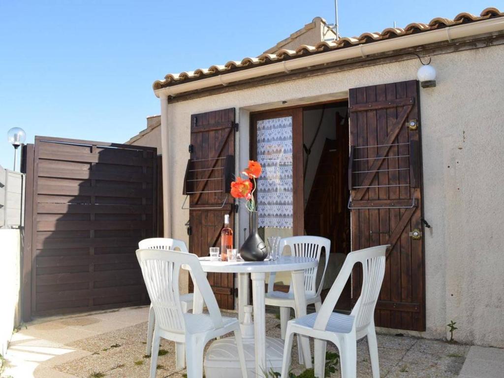 Maison de vacances Maison Fleury-Saint-Pierre-la-Mer, 1 pièce, 4 personnes - FR-1-229D-313 Pavillon NÂ° 93 - Ave Des Garrigues - 11560 Saint Pierre La Mer