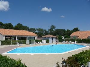Maison forêt et piscine, les Mas de Vertmarines