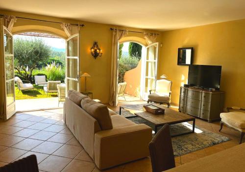 MAISON GIGI - GOLF GASSIN - Piscine Tennis Fitness