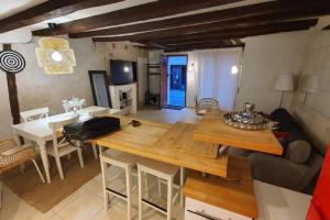 MAISON GÎTE ENTIER EN HYPER HYPER CENTRE AUX COEUR DES HALLES de TOURS de 2 à 7 PERSONNES