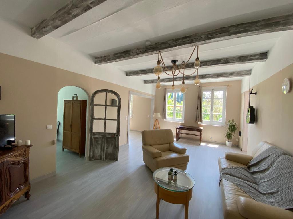 Maison grand jardin rénovée 5 mn à pied de la plage et centre bourg - proche Bayeux au coeur des plages du débarquement