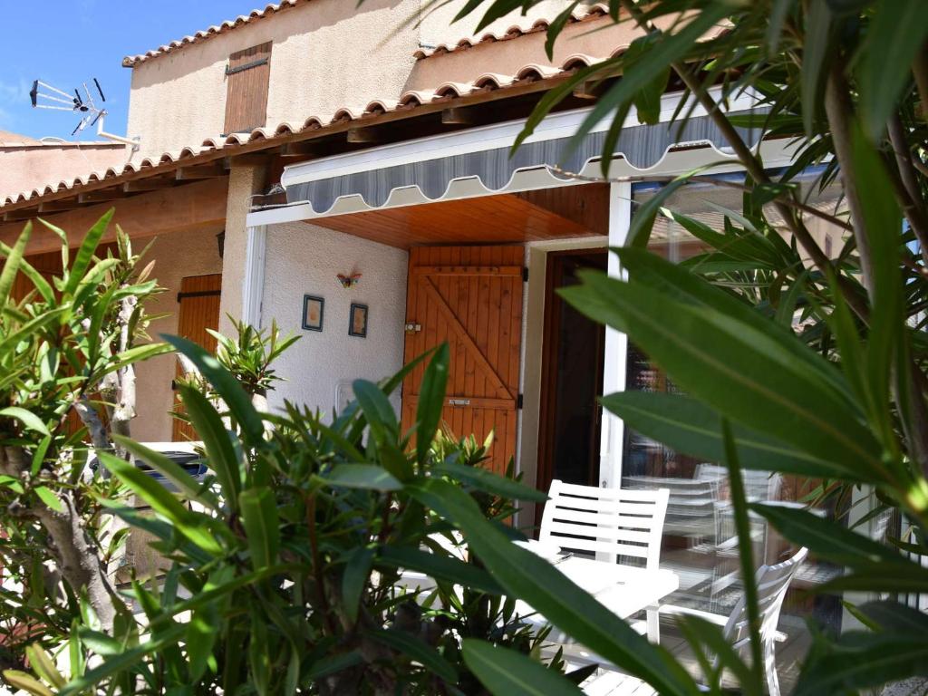 Maison de vacances Maison Gruissan, 1 pièce, 4 personnes - FR-1-229-810 AVENUE DE LA JONQUE PAVILLON A125 11430 Gruissan