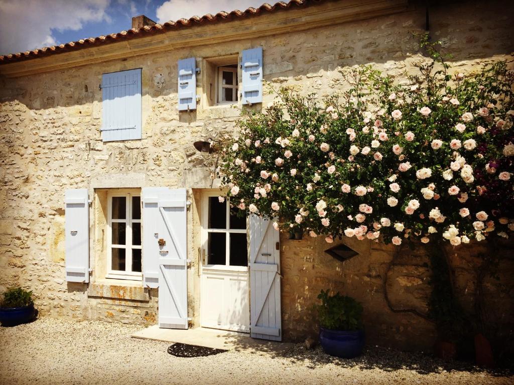 Maison Halcyon Gite with Pool 15 Chemin des Rocailles, 17380 Archingeay