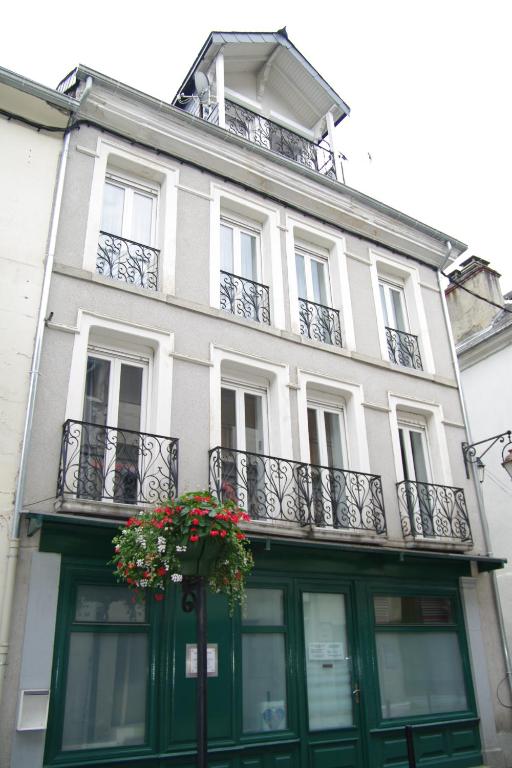 Maison hyper-centre Bagnères de Luchon 1 Rue Azémar, 31110 Luchon