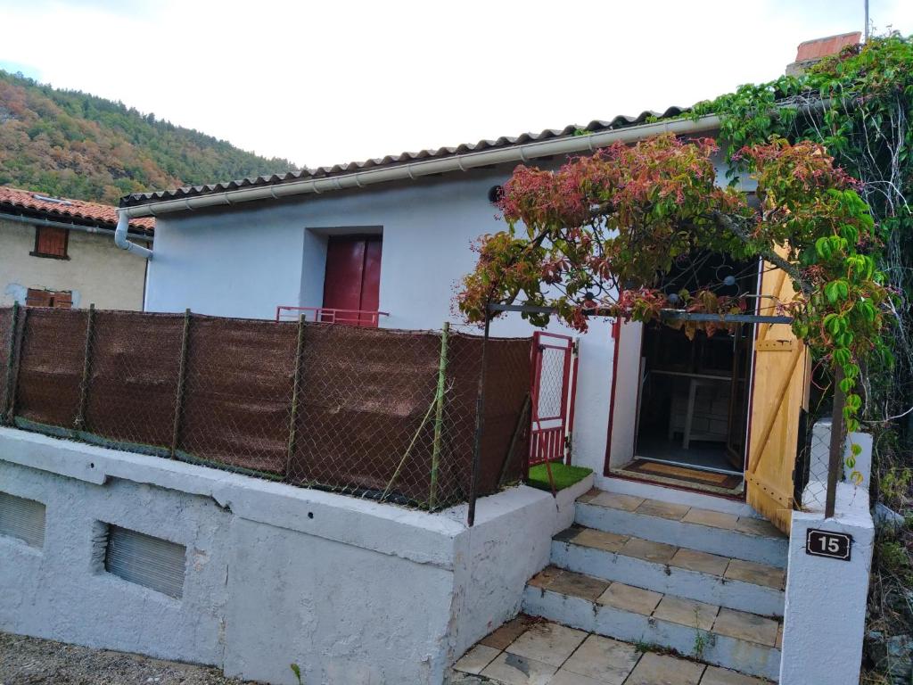 Maison individuelle a roquefeuil dans les Pyrénées audoises 15 rue de le bielle, 11340 Roquefeuil