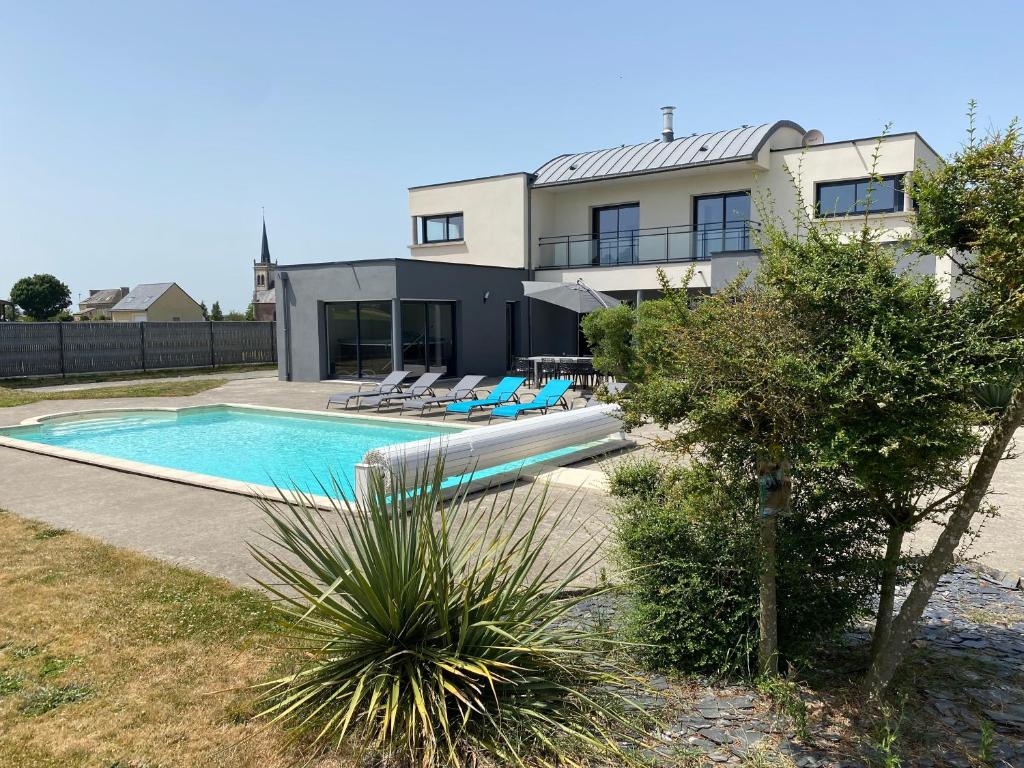 Maison de vacances Maison Ker Eden, 260M2, piscine et spa, idéale pour visiter Bretagne 4 Rue de la Friche aux Moines 35290 Le Crouais