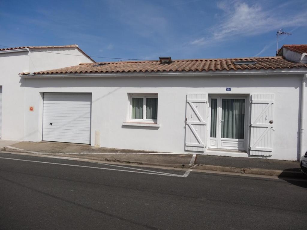 Maison de vacances Maison L'Aiguillon-sur-Mer, 3 pièces, 4 personnes - FR-1-476-11 16 Bis Rue Du MarÃ©chal Foch -  - 85460 LʼAiguillon-sur-Mer