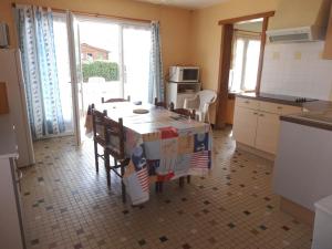 Maison de vacances Maison L'Aiguillon-sur-Mer, 4 pièces, 5 personnes - FR-1-476-2 280 Route De La Pointe - Lieu Dit Les Caves  - 85460 LʼAiguillon-sur-Mer Pays de la Loire