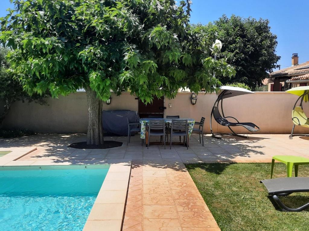 Maison de vacances Maison L'Isle-sur-la-Sorgue, 5 pièces, 6 personnes - FR-1-708-8 32 Résidence les Grandes Sorgues 84800 LʼIsle-sur-la-Sorgue