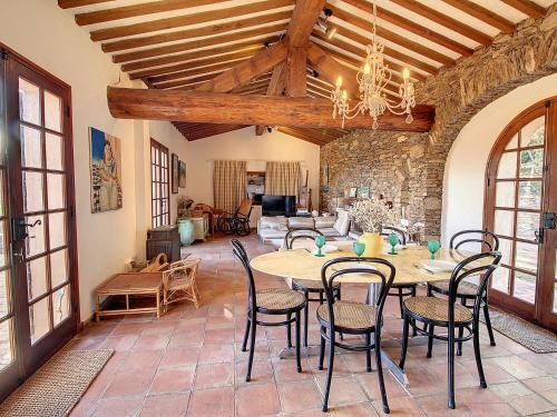 Maison La Garde-Freinet, 9 pièces, 10 personnes - FR-1-660-11