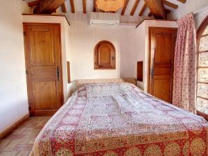 Maison de vacances Maison La Garde-Freinet, 9 pièces, 10 personnes - FR-1-660-11 505 Chemin des Seignerolles 83680 La Garde-Freinet Provence-Alpes-Côte d\'Azur
