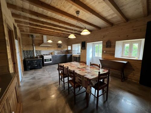 Maison La Tour-d'Auvergne, 8 pièces, 8 personnes - FR-1-667-28