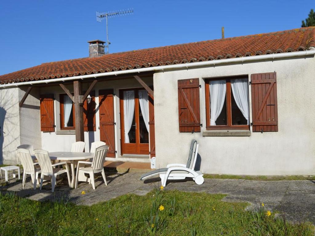 Maison de vacances Maison La Tranche-sur-Mer, 4 pièces, 6 personnes - FR-1-22-237 13 Rue Des Aires -  - 85360 La Tranche-sur-Mer