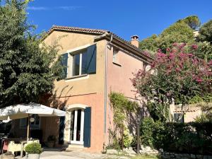 Maison de vacances Maison Lacoste, 6 pièces, 8 personnes - FR-1-708-15 269 Rte de Bonnieux 84480 Lacoste Provence-Alpes-Côte d\'Azur