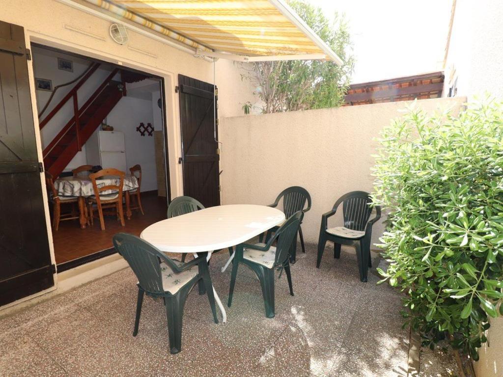 Maison Le Grau-du-Roi, 2 pièces, 5 personnes - FR-1-307-142 Avenue Jean Jaurès Maison de la Plage 2 n°15 pk 15, 30240 Le Grau-du-Roi
