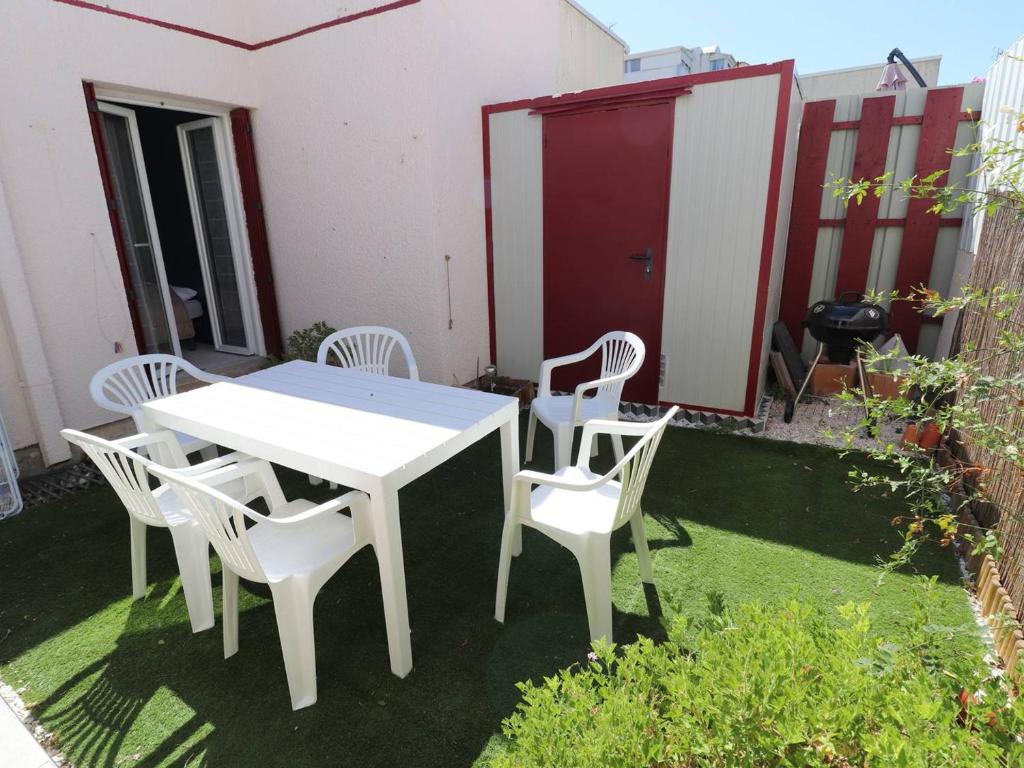 Maison de vacances Maison Le Grau-du-Roi, 3 pièces, 6 personnes - FR-1-307-180 291 Rue des Primevères Rés. Le Grau Village n°68 + parking n°68 30240 Le Grau-du-Roi