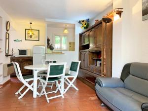 Maison de vacances Maison Le Lavandou, 4 pièces, 6 personnes - FR-1-251-103 Batiment B - Appartement N°11 - rdj - CHEMIN DE LA FAVEROLLE 83980 Le Lavandou Provence-Alpes-Côte d\'Azur