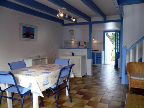 Maison Le Palais, 3 pièces, 3 personnes - FR-1-418-221
