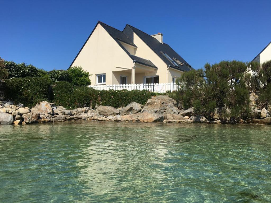 Maison de vacances MAISON LES PIEDS DANS L EAU 9 Rue du Calvaire 29680 Roscoff