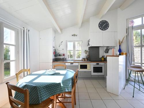 Maison Les Portes-en-Ré, 4 pièces, 6 personnes - FR-1-434-103