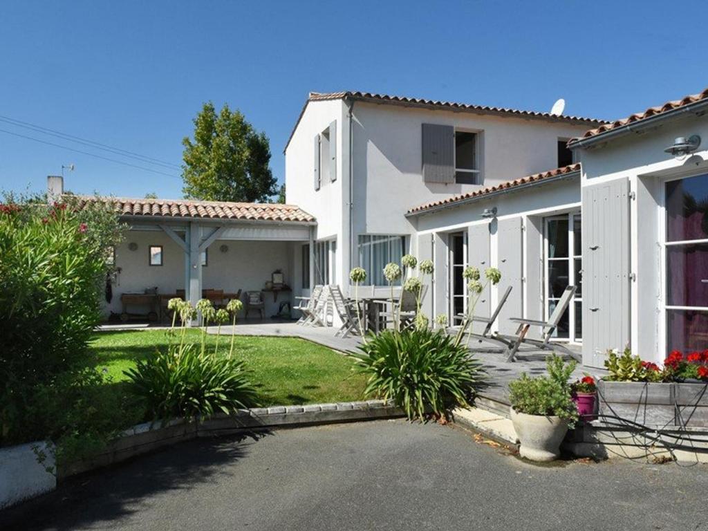 Maison de vacances Maison Les Portes-en-Ré, 4 pièces, 6 personnes - FR-1-434-59 9 Rue du Hurlevent 17880 Les Portes