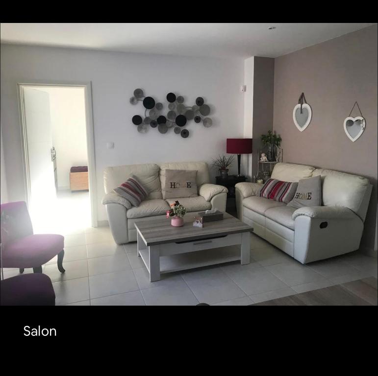 MAISON LONGERE LES CAMELIAS
