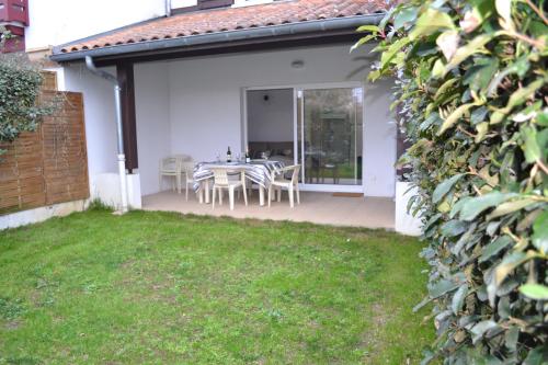 Maison Lore Mendi Amotz