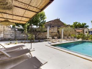 Maison de vacances Maison Maussane-les-Alpilles, 7 pièces, 14 personnes - FR-1-599-68 47 avenue de la vallée des baux 13520 Maussane-les-Alpilles Provence-Alpes-Côte d\'Azur