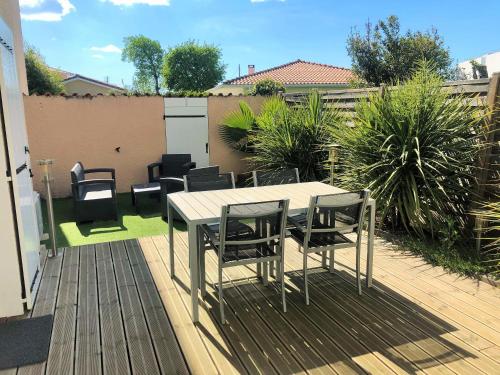maison mitoyenne parking et piscine PEY