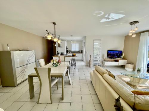 MAISON moderne 6 pers, jardin proche plage&centre
