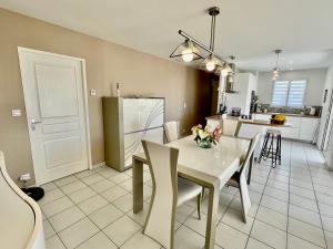 MAISON moderne 6 pers, jardin proche plage&centre
