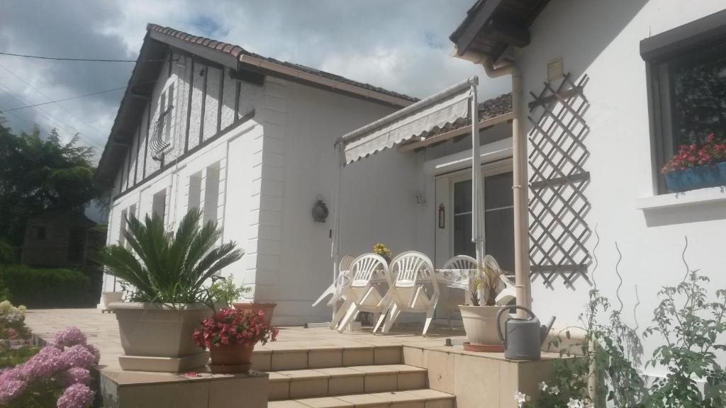 Maison moderne avec jardin à 750m de la mer
