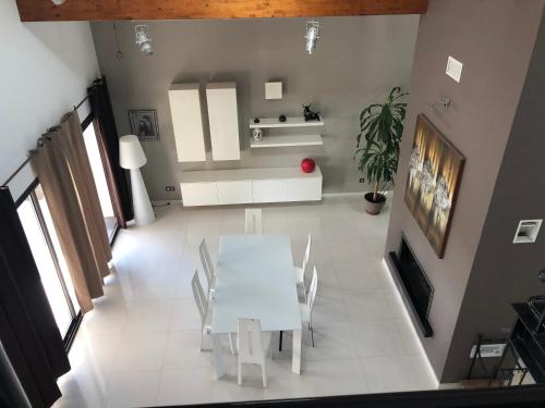 maison moderne avec piscine