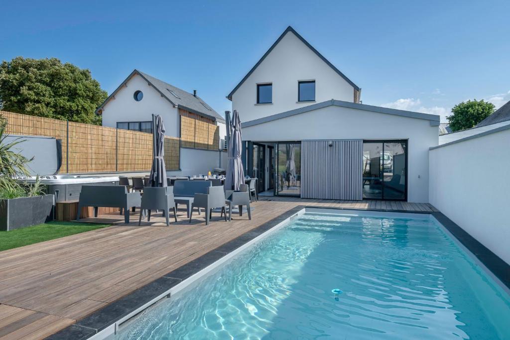 Maison de vacances Maison moderne avec piscine et jacuzzi pour 15 personnes ! Jean Bernard le Bot, 7 56730 Saint-Gildas-de-Rhuys