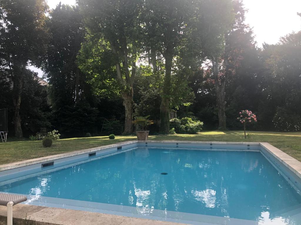 Maison moderne avec piscine et jacuzzi pour 15 personnes !