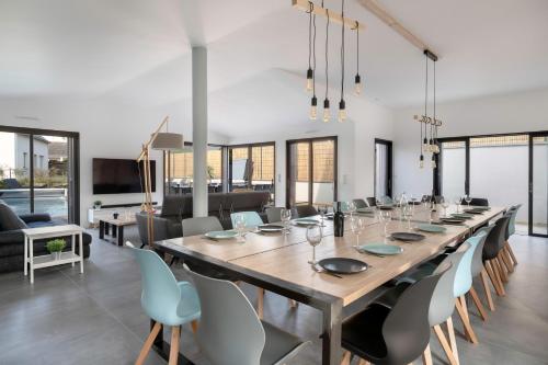 Maison moderne avec piscine et jacuzzi pour 15 personnes !