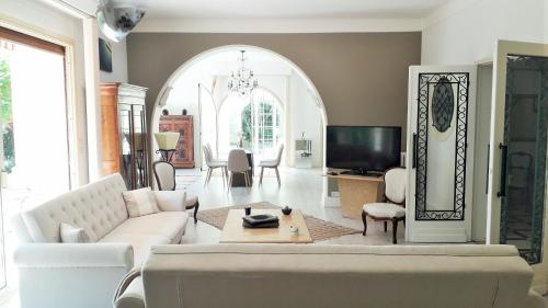 Maison Moderne Piscine WiFi - Aiguillon GOETCHEA