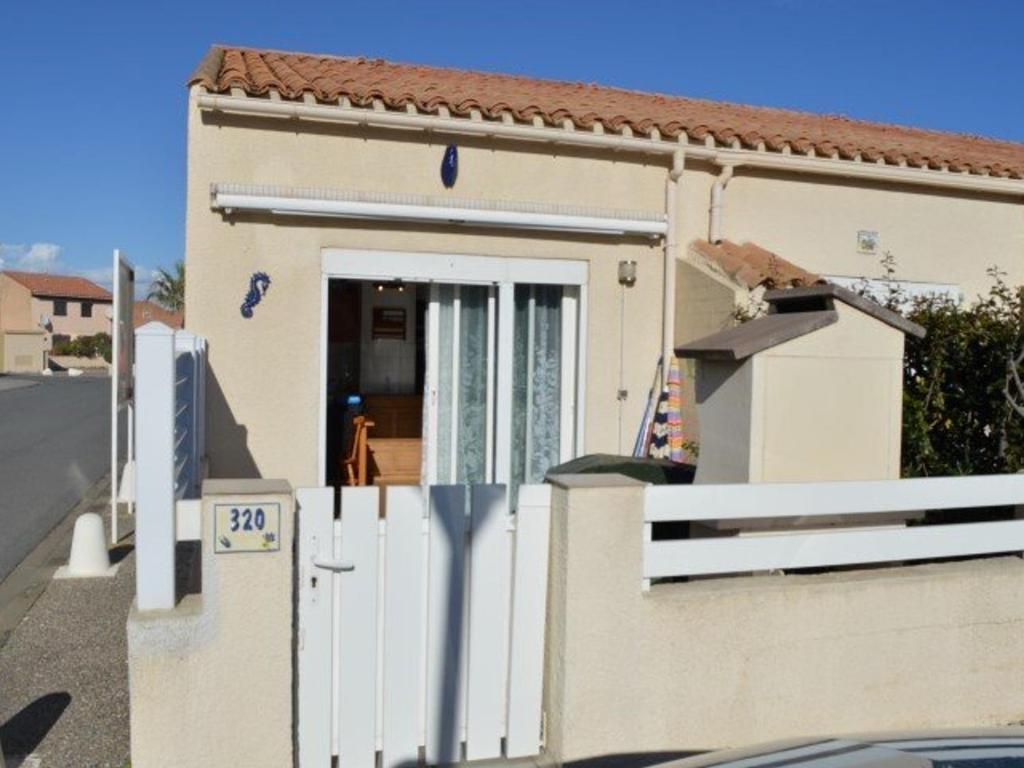 Maison de vacances Maison Narbonne, 2 pièces, 6 personnes - FR-1-229B-45 Rue des Muges Pavillon N°320 11100 Narbonne