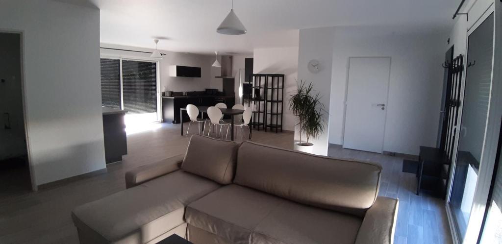 Maison neuve 66 Route de Lussac, 86300 Saint-Martin-la-Rivière