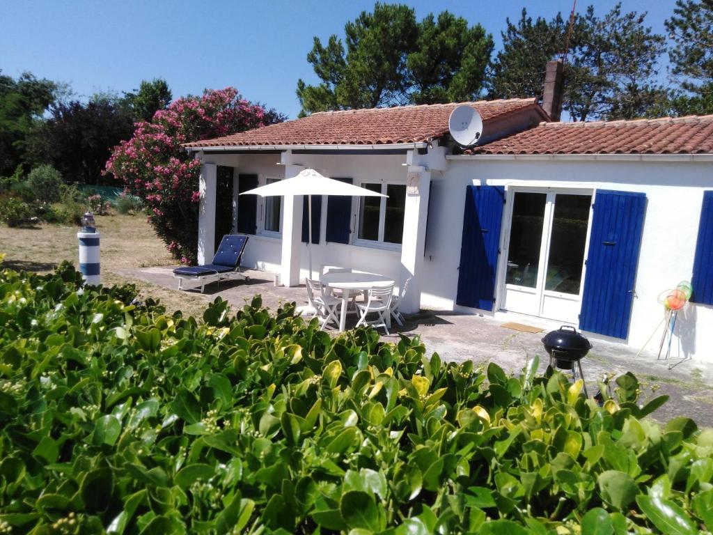 Maison de vacances Maison oléronaise avec la plage à pied et la piste cyclable au bout du jardin 3 Allée des Goélands 17550 Dolus-d\'Oléron