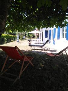 Maison oléronaise avec la plage à pied et la piste cyclable au bout du jardin