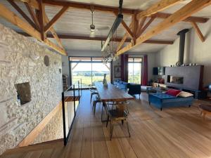 Maison passive - vue panoramique, terrasses, cheminée, piscine privée