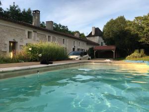 Maison Périgord vert piscine et spa