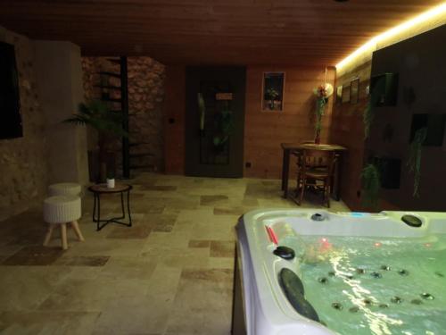 Maison Pérouges spa
