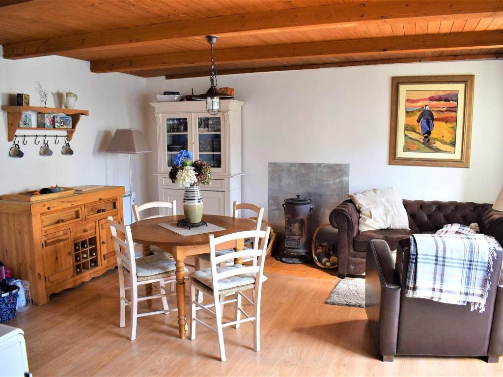 Maison de vacances Maison Perros-Guirec, 4 pièces, 6 personnes - FR-1-368-157 49 rue du Centre 22700 Perros-Guirec