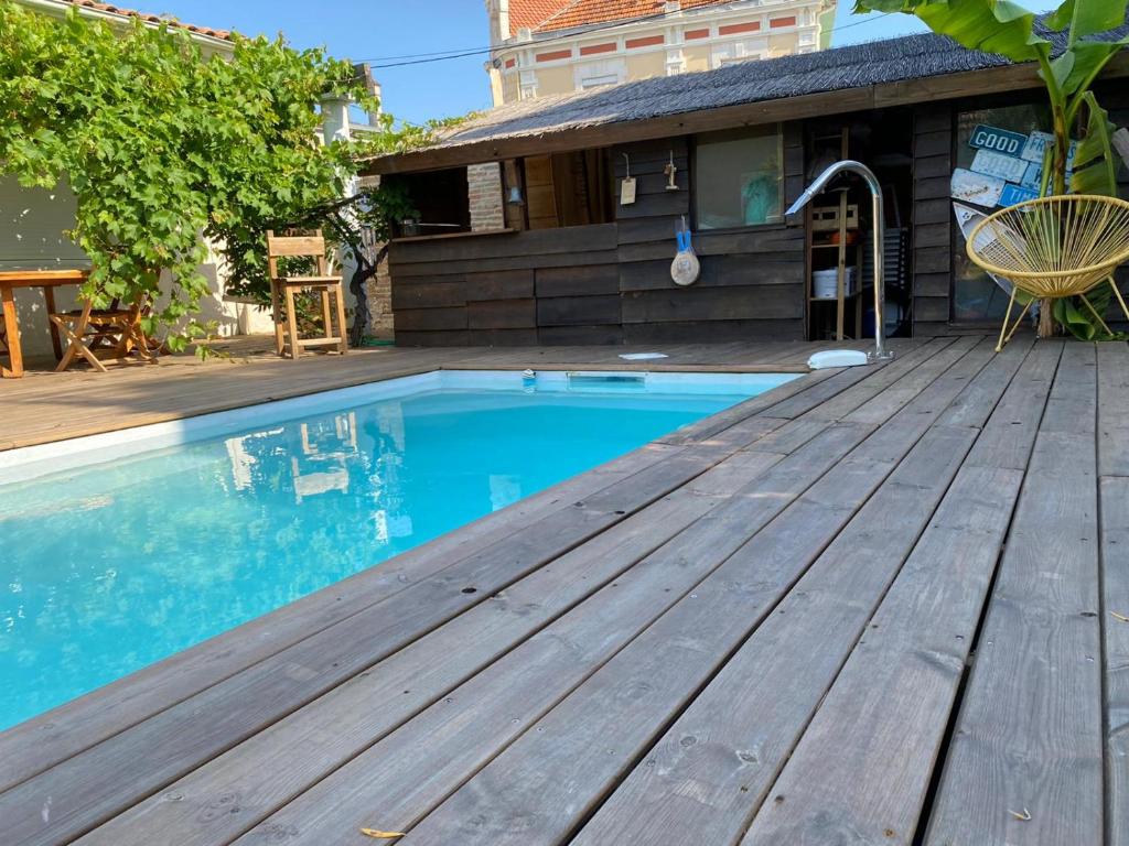 Maison de vacances Maison piscine balnéo La Teste 12 rue du port 33260 La Teste-de-Buch