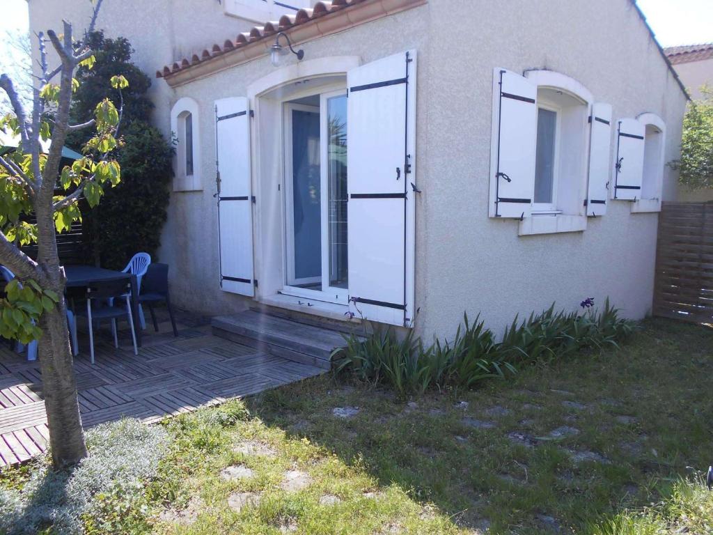 Maison de vacances Maison Port Camargue, 2 pièces, 4 personnes - FR-1-250-178 35 B RUE DU MOURRE DE PORC 30240 Le Grau-du-Roi